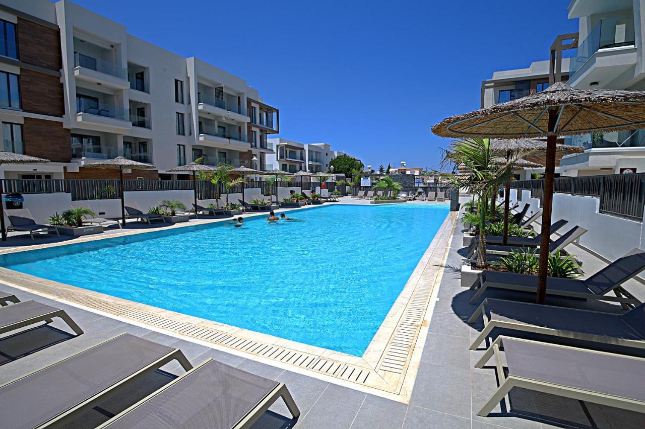 Golden Tree Apartment Paralimni Exterior foto