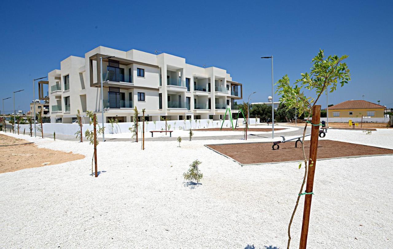 Golden Tree Apartment Paralimni Exterior foto
