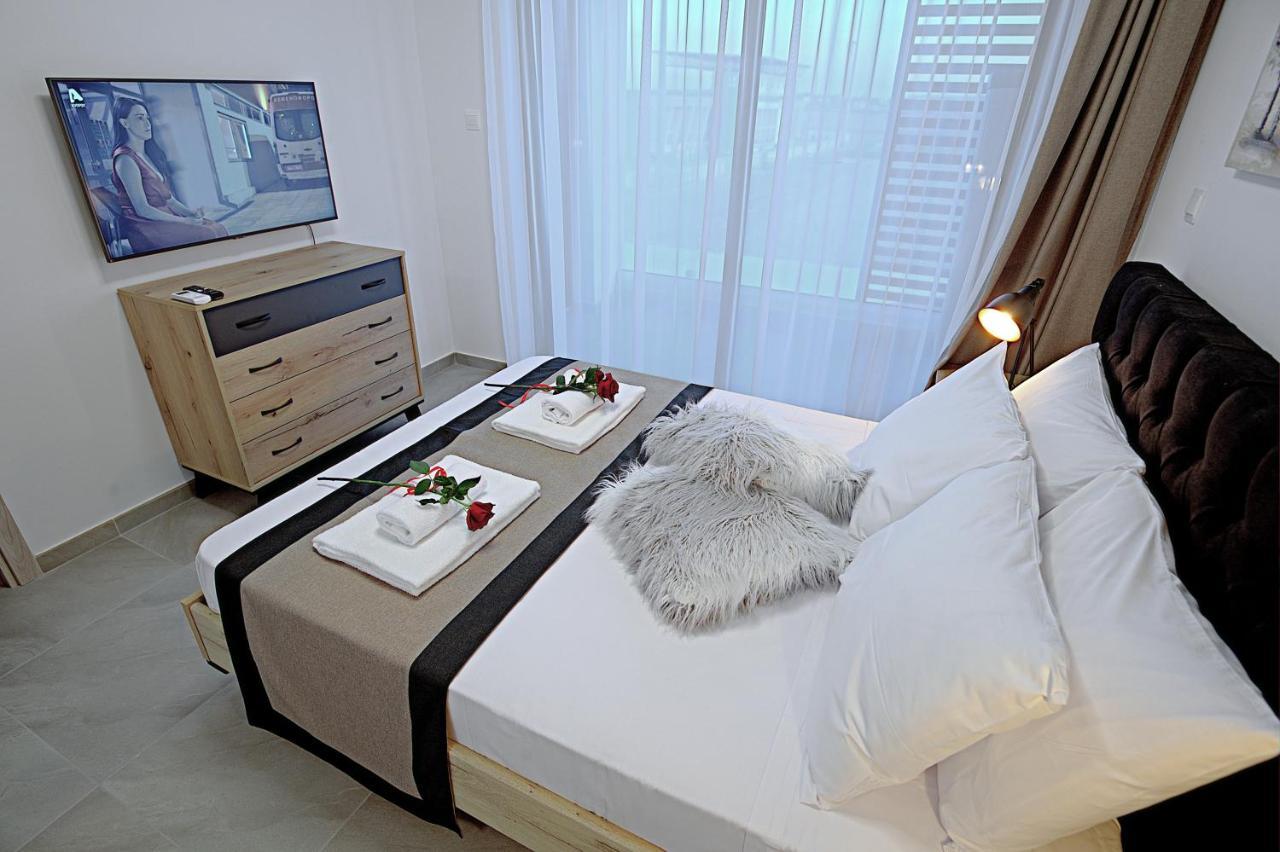 Golden Tree Apartment Paralimni Exterior foto